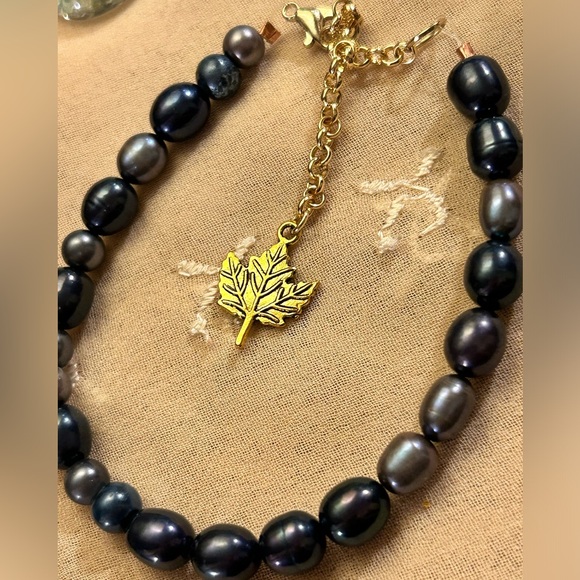 Set of 4 Blue Iris mother of pearl colored bracelets w/charms - Picture 8 of 11